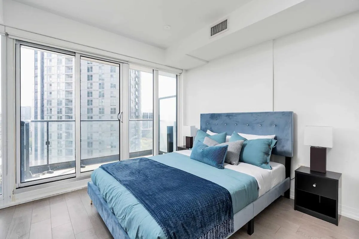 Lively Studio Condo Near Yonge & Dundas Canada