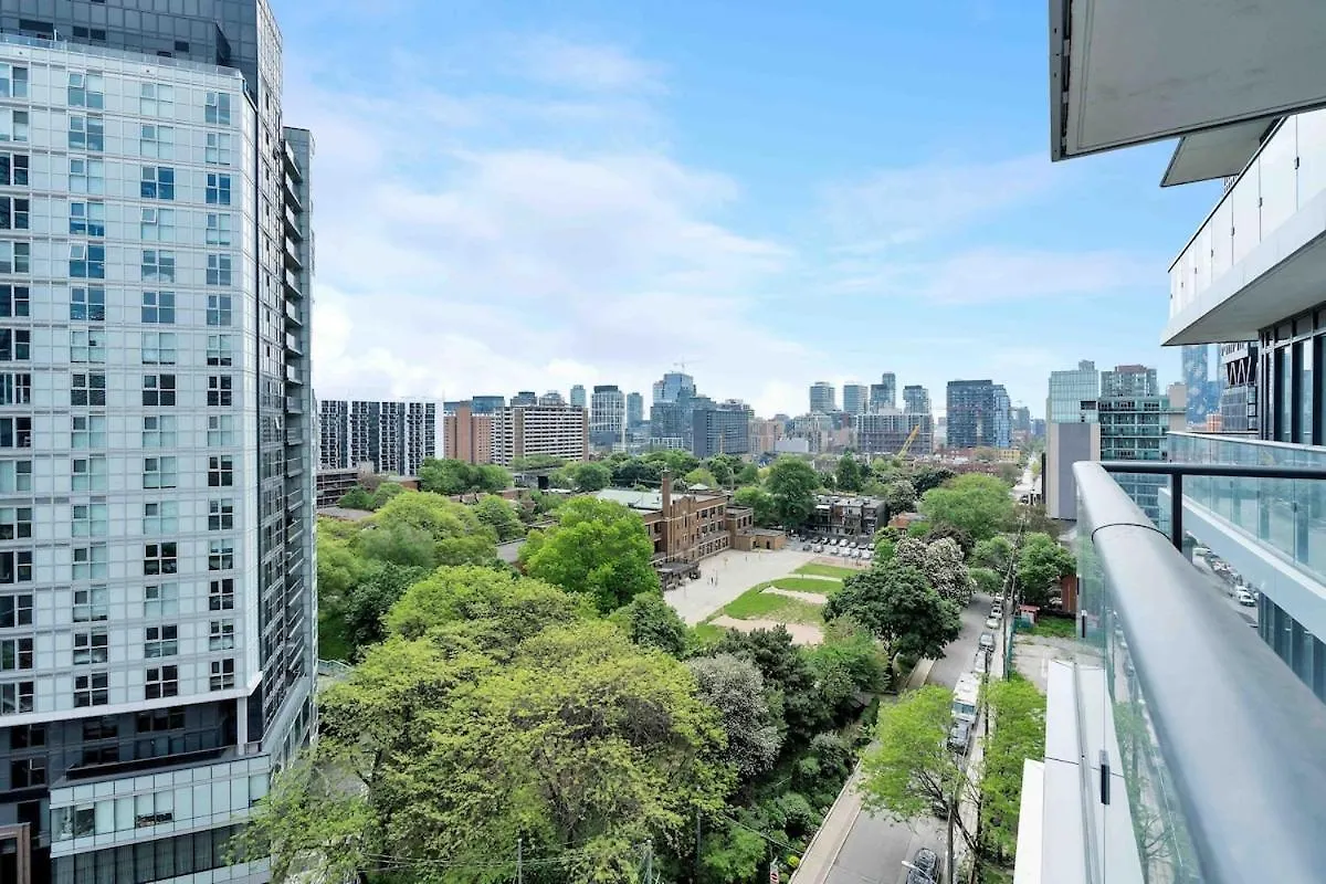 Lively Studio Condo Near Yonge & Dundas 0*, Toronto
