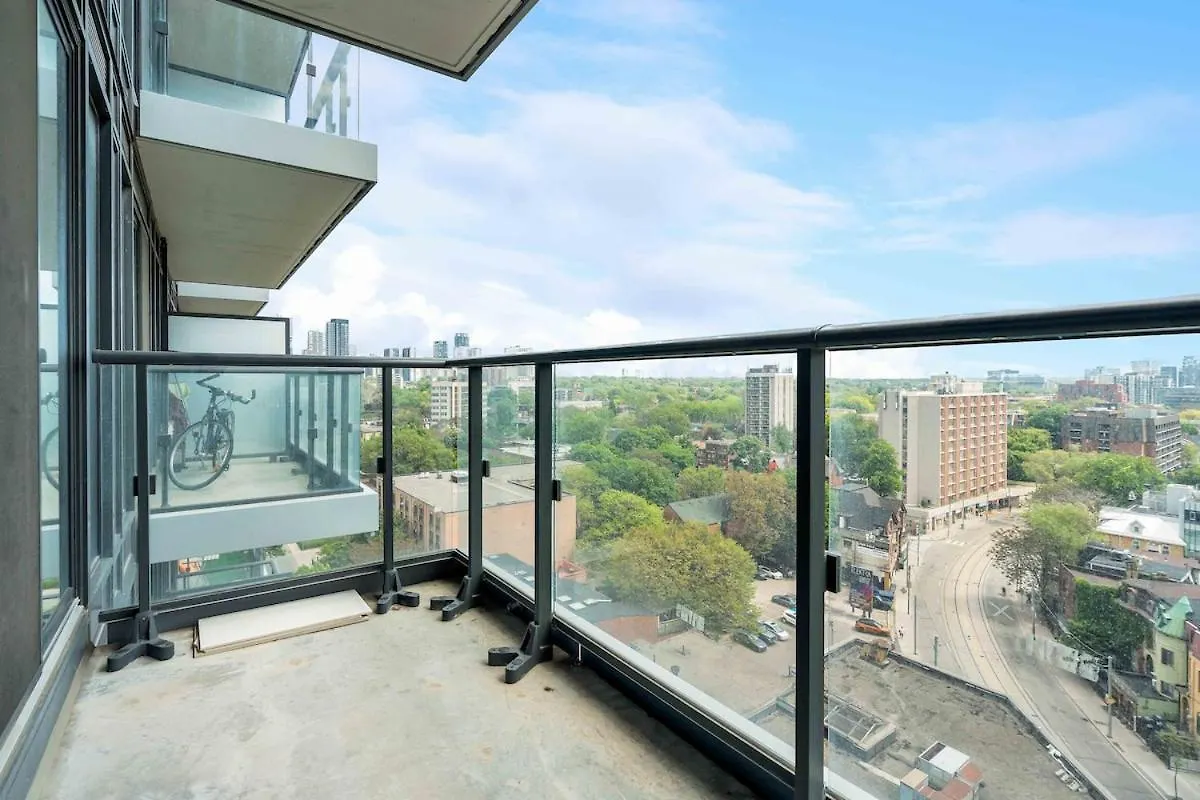 Lively Studio Condo Near Yonge & Dundas Canada